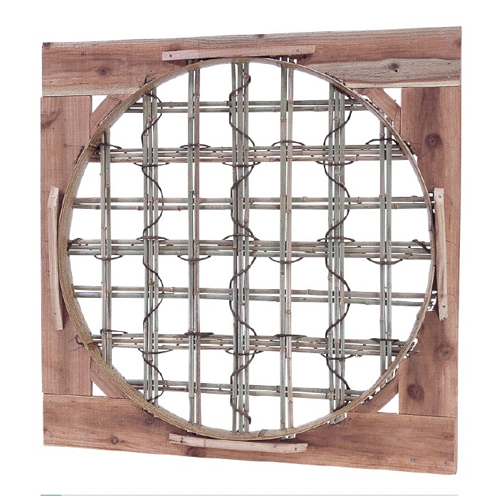 木枠付錆竹縁付寒竹下地丸窓(きわくつきさびたけふちつきかんちくしたじまるまど)