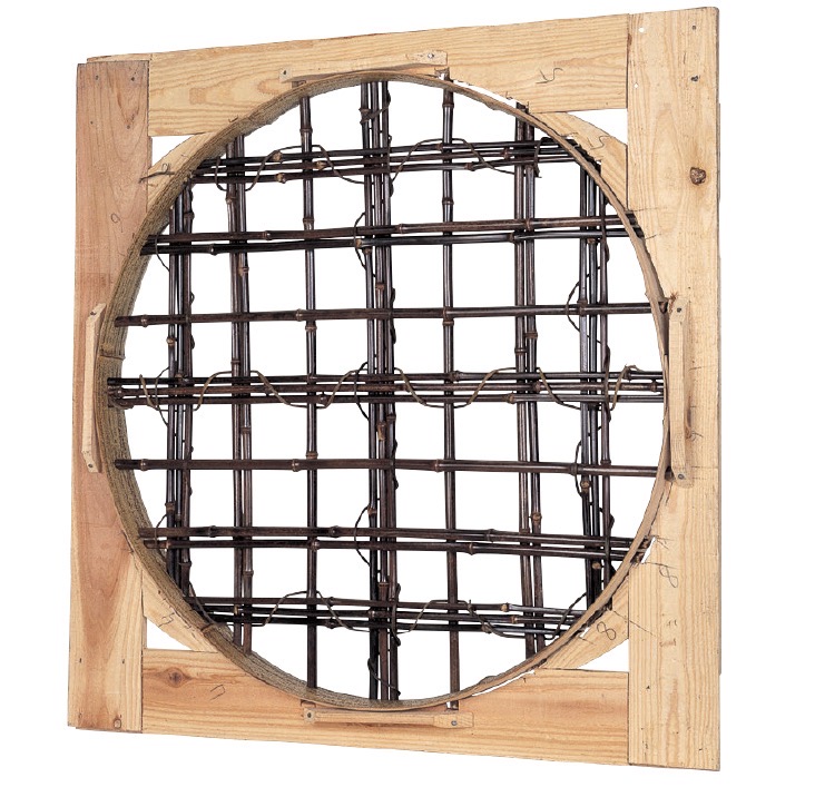 木枠付錆竹縁付黒竹下地丸窓(きわくつきさびたけふちつきくろちくしたじまるまど)