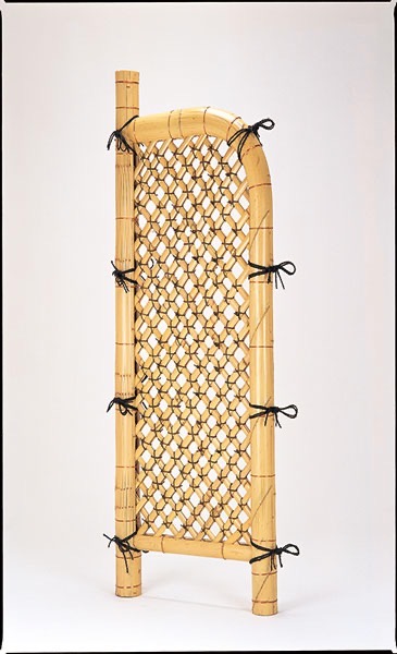 晒竹総菱玉袖垣(さらしだけそうびたまそでがき)