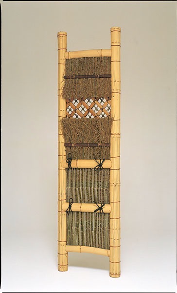 晒竹白穂入両角袖垣(さらしだけしろほいりりょうづのそでがき)