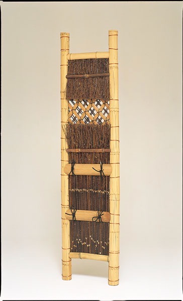 晒竹黒穂入両角袖垣(さらしだけくろほいりりょうづのそでがき)