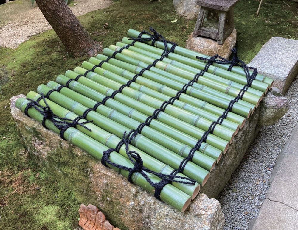 青竹井戸蓋(あおだけいどぶた)