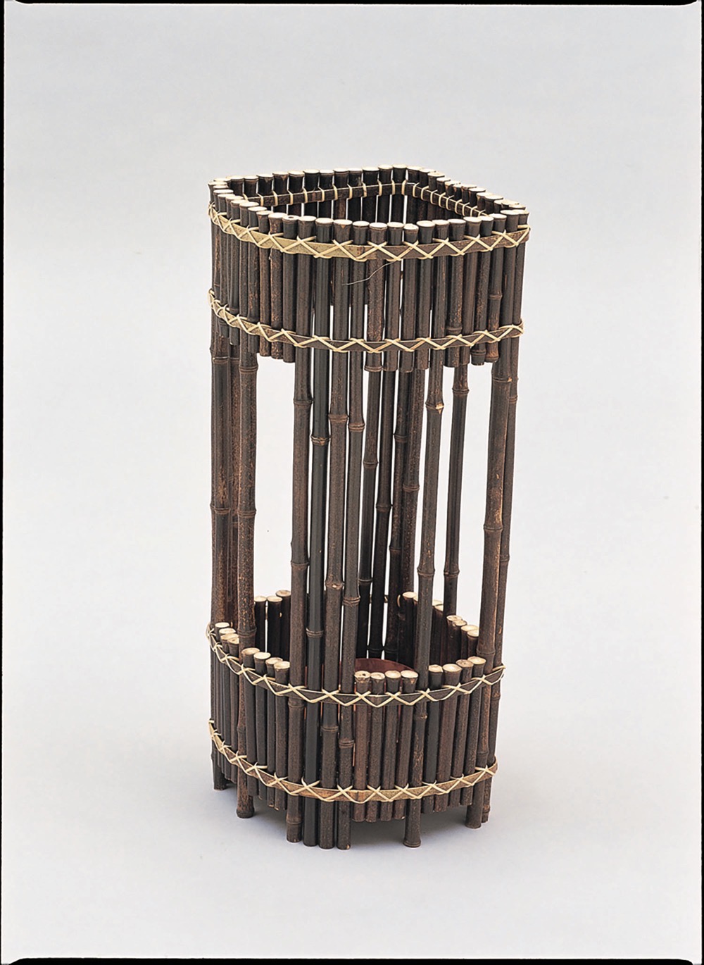 黒竹傘立扇型(くろちくかさたておうぎがた)