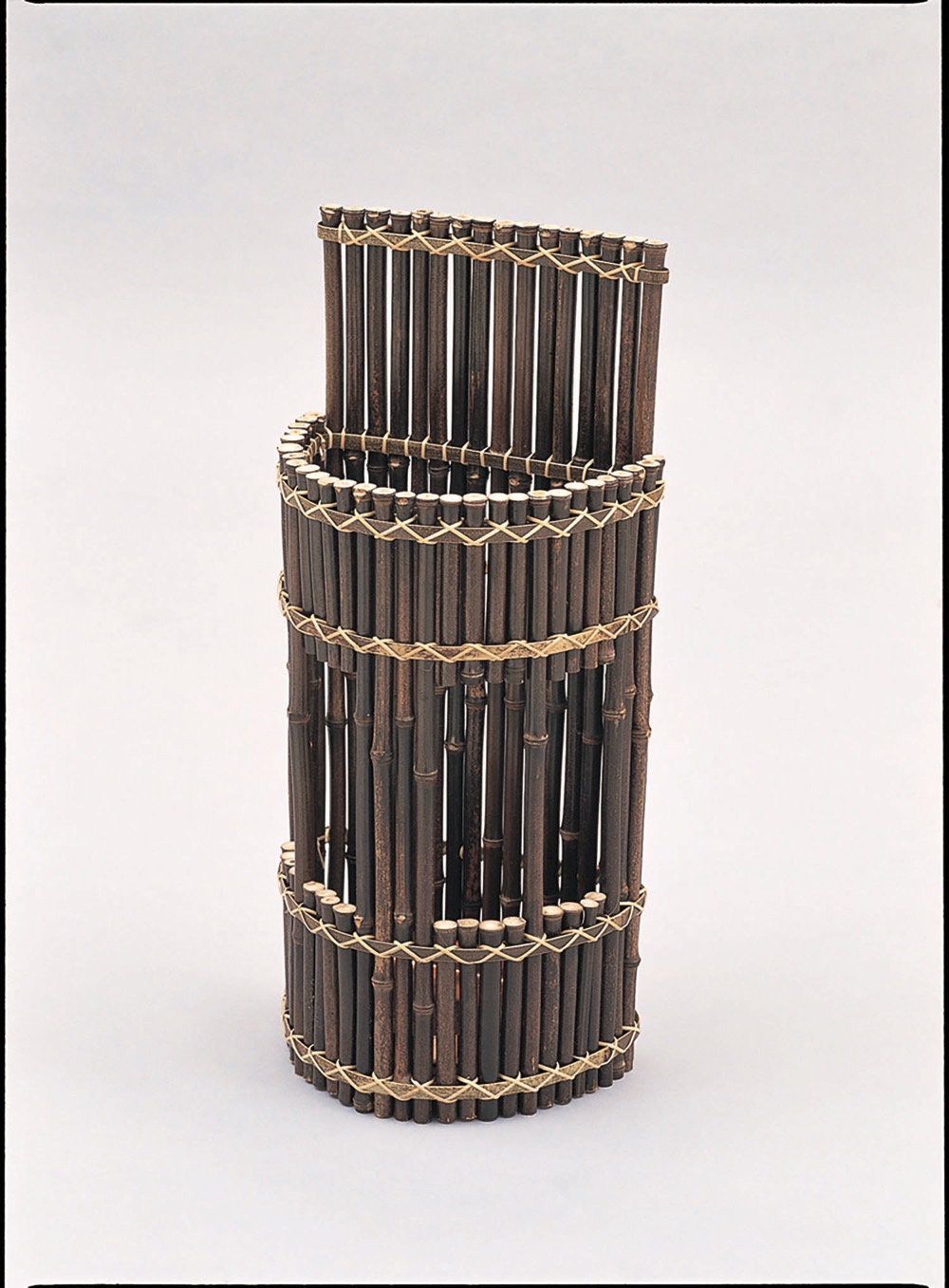 黒竹傘立半丸型(くろちくかさたてはんまるがた)